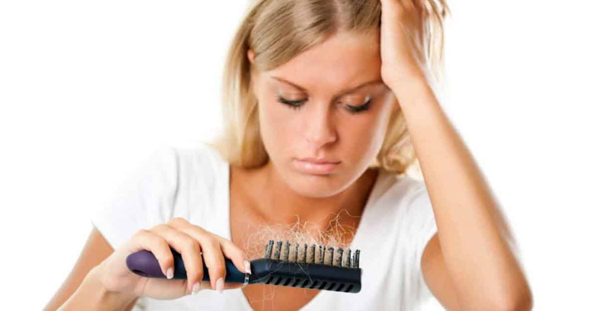 Cómo combatir el cabello graso y prevenir la caída del