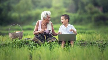 Cuidar de los nietos hace vivir más y mejor