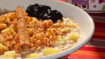 Avena con manzana y canela caliente