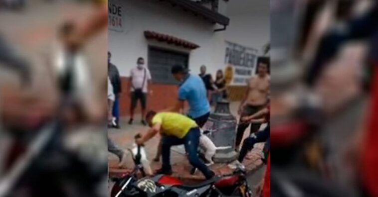 Bajan de la moto a un ladrón golpeándolo