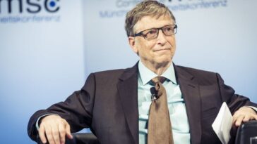 Bill Gates pronostica cuándo se podrá viajar