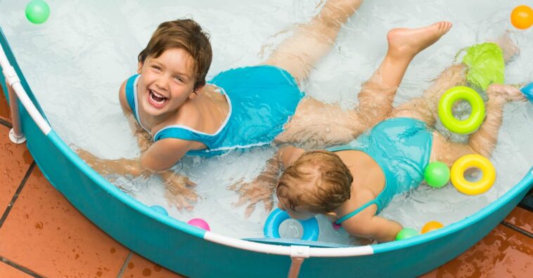 Cómo limpiar una piscina de plástico