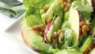 Ensalada ibérica con queso, manzana y nueces