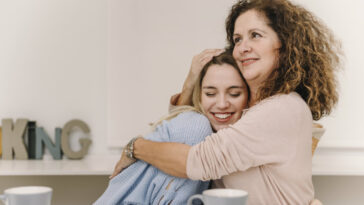 Frases que una madre dice y que destruyen la autoestima de su hija