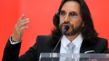 Marco Antonio Solís pide duramente a sus seguidores que usen la mascarilla