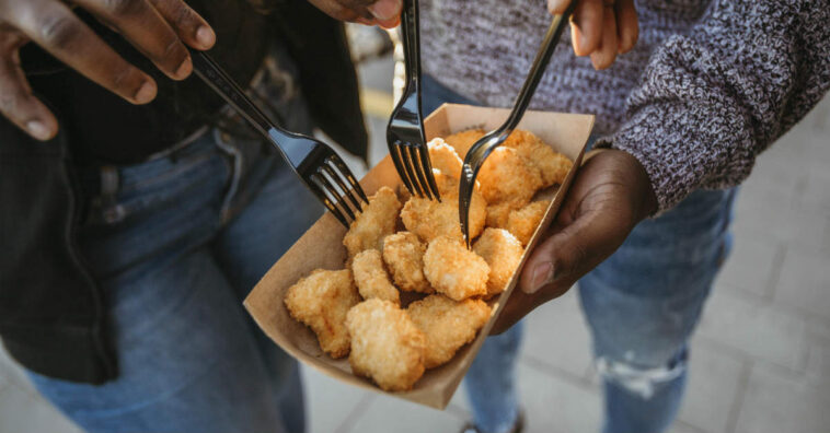 nuggets con mascarilla en el relleno