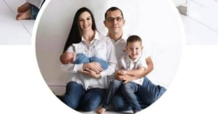 borre a su hijastro de la foto con sus otros hijos