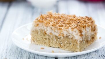 Torta de avena con coco, nuez y canela