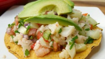 Tostadas con ceviche de coliflor