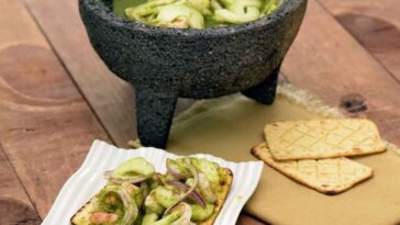 aguachile de camarón en molcajete