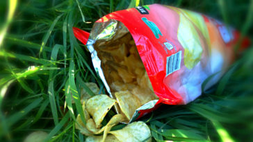 bolsas de patatas están llenas de aire