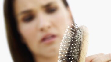 cae el cabello con mayor intensidad