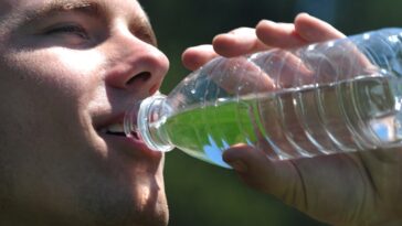 limpiar las botellas de agua