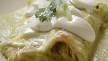 enchiladas suizas verdes con queso gratinado