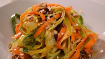 ensalada fresca de fideos de verduras