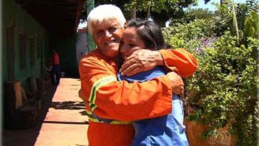 barrendero cría a su hija solo y ahora esta se va a graduar en medicina