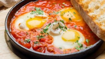 huevos en salsa