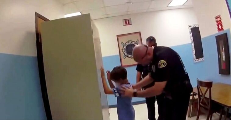 Arrestan a un niño de 8 años por golpear a su maestra