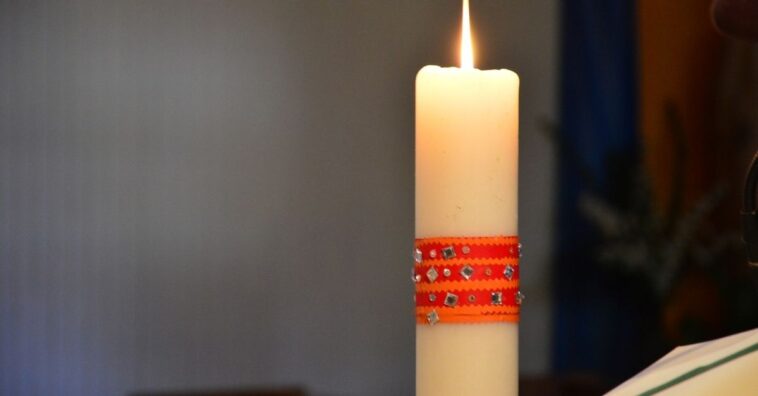 oración para prender el cirio en casa durante la Pascua