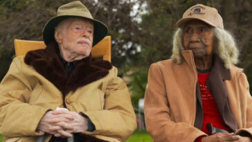 pareja interracial de más de 90 años