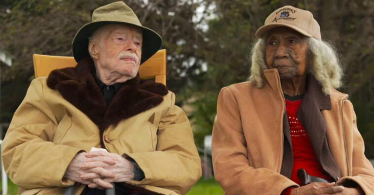 pareja interracial de más de 90 años