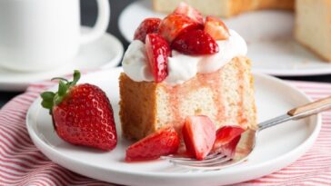 pastel de avena con fresas y queso crema