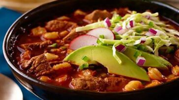 pozole rojo de cerdo y pollo