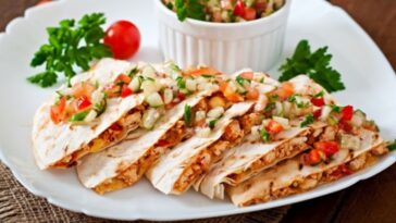 quesadillas de pollo, verduras y aguacates