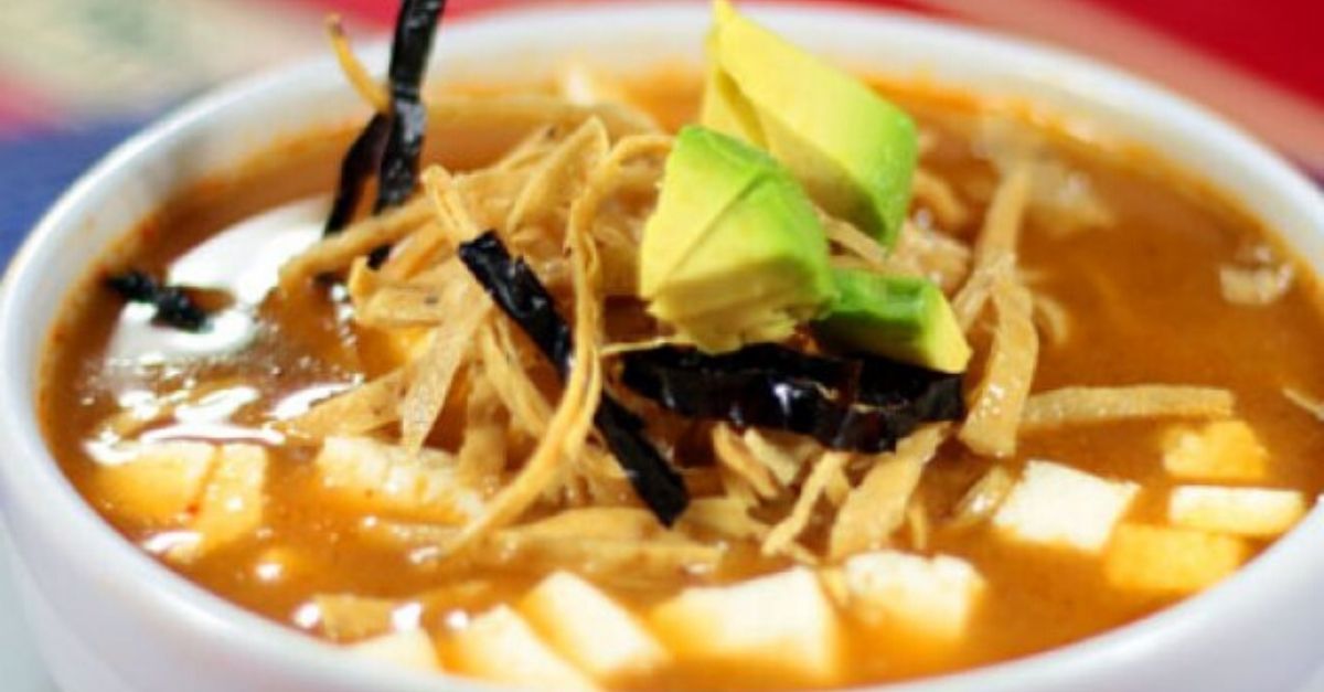 Cómo Preparar La Sopa De Tortilla Azteca Tradicional Mexicana