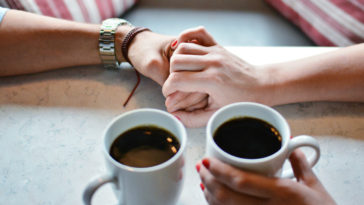 tomar un café con una amiga