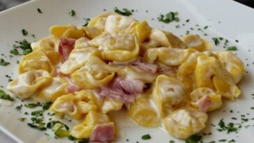 tortellini con salsa cremosa de queso y jamón York