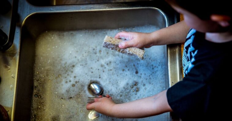 tu hijo debe ayudar en las tareas del hogar antes de los 8 años